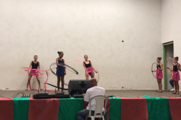Foto - Jovem cidadão na ceia de natal