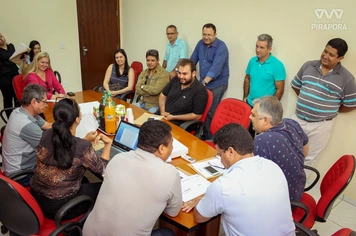 Prefeita Marcella participa de votação para presidência do CISMESF