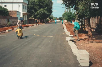 Rua Saint Clair Valadares recebe meio-fio e sarjetas