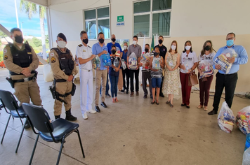 Prefeitura de Pirapora entrega doações para as famílias atingidas pelas chuvas