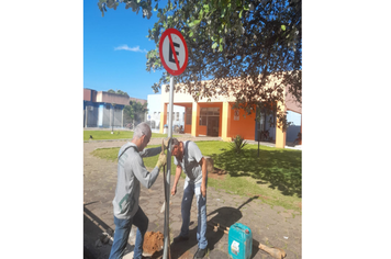 Prefeitura instala sinalização vertical na área Hospitalar