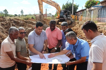 Prefeito Alex Cesar visita obra de elevatória de esgoto no Bom Jesus II