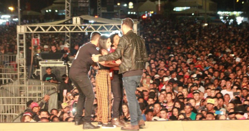 Sertanejo universitário contagia multidão na Micareta do Sol