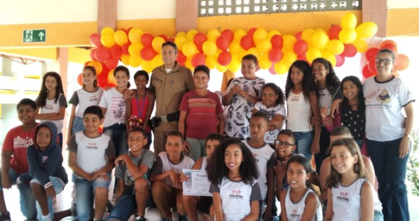 Alunos das escolas municipais de Pirapora recebem certificações do Proerd