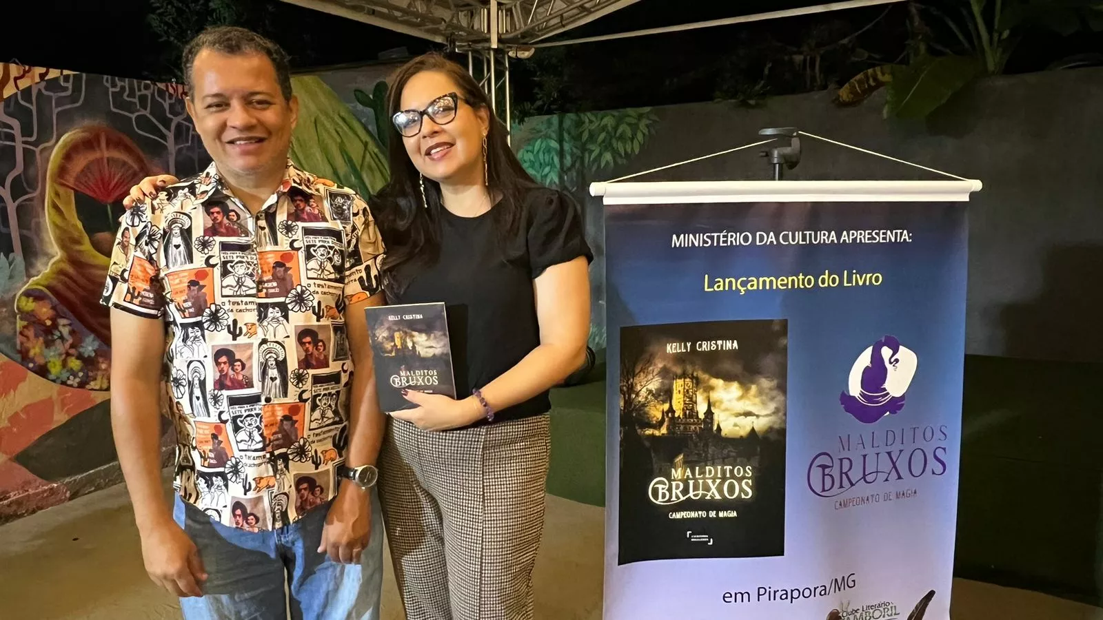 Escritora piraporense Kelly Cristina se reafirma com o lançamento do livro Malditos Bruxos