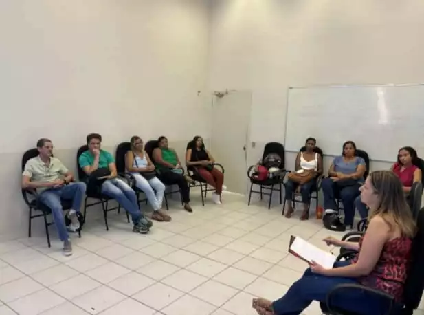 Treinamento da equipe na Farmácia de Minas